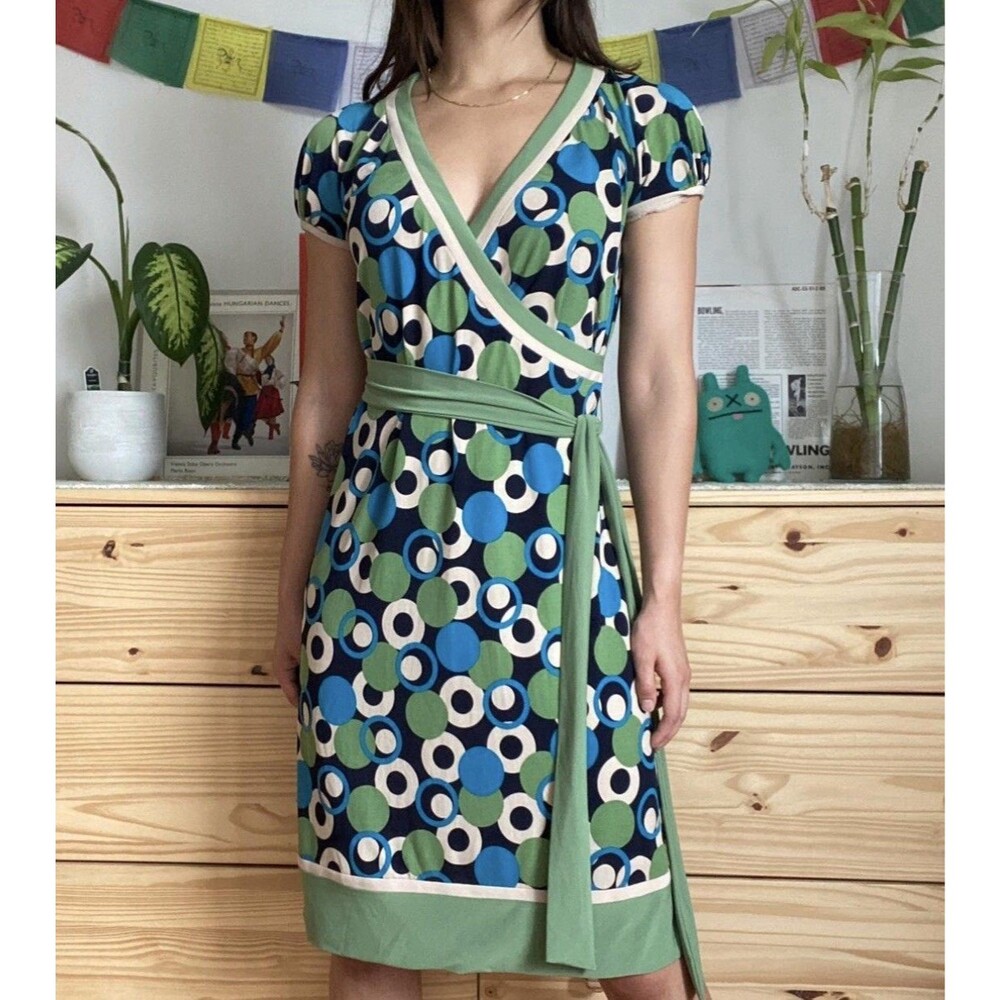 Sandra Darren Women's 12 Blue/Green Geometric Wrap V-Neck Short Sleeve Tie
